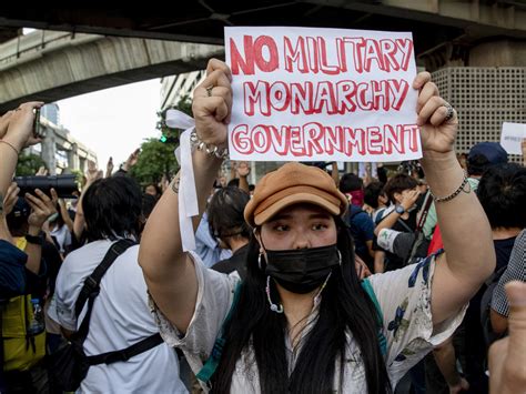 El Movimiento de Octubre de 2005: Una Lucha por la Democracia y las Protesta contra la Corrupción en Tailandia